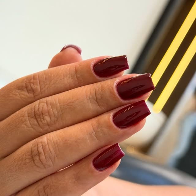 Unhas em vinho, alongamento longo