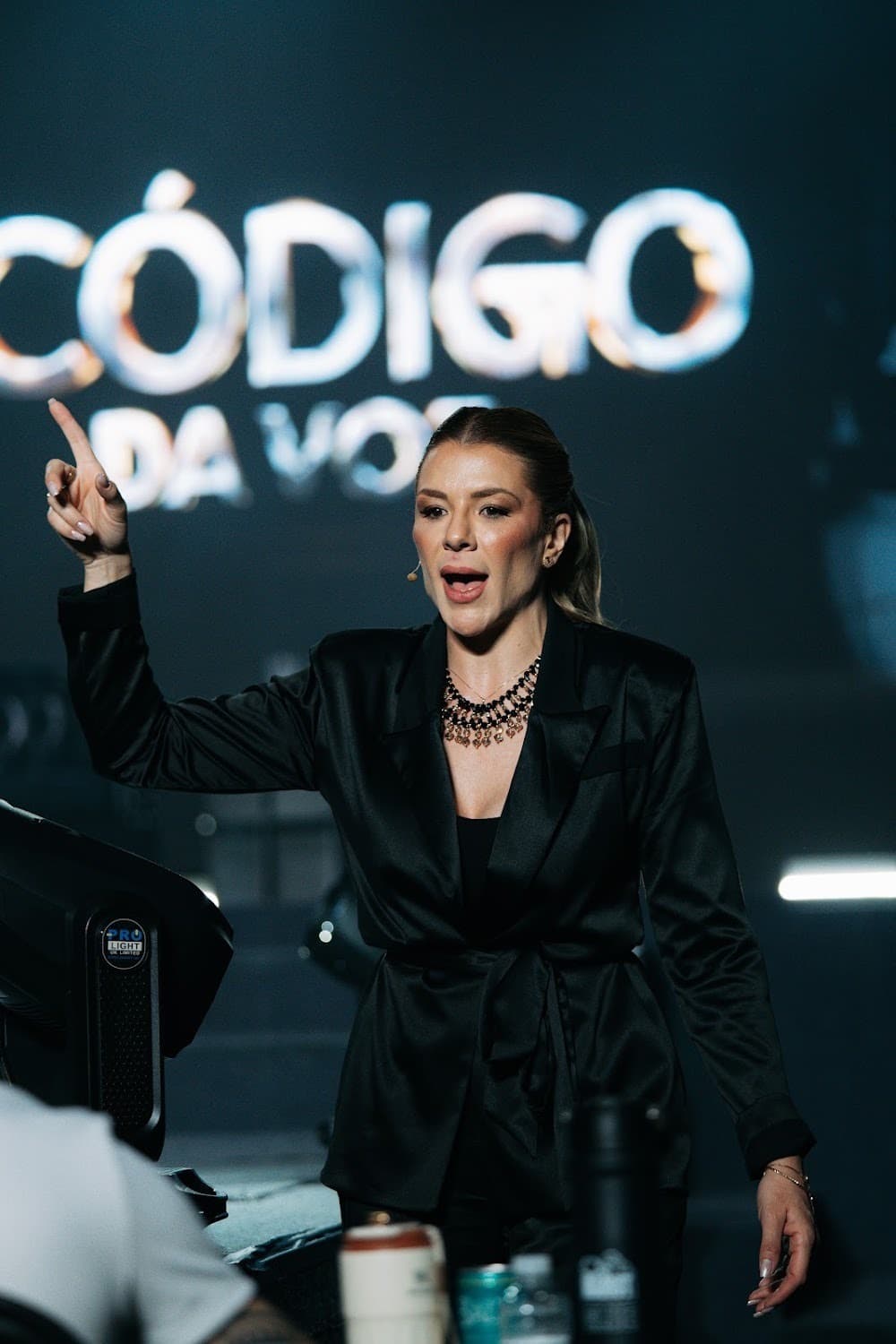 Ana no palco do Código da Voz