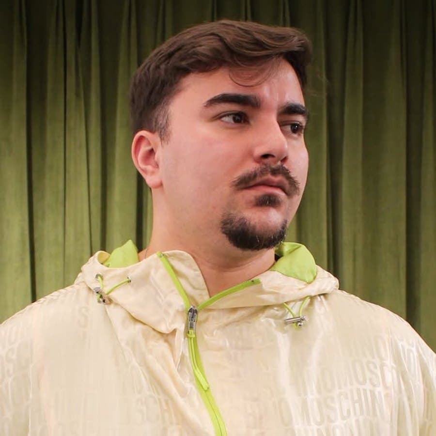 Jaqueta corta-vento bege com detalhe neon