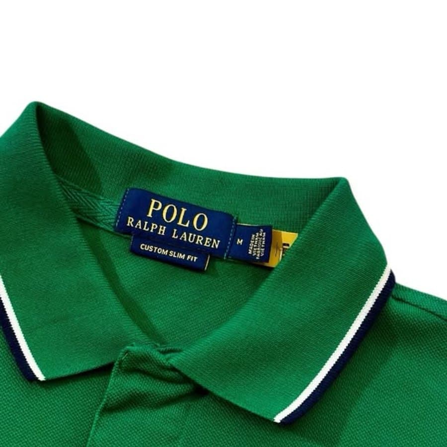 Polo verde de gola listrada