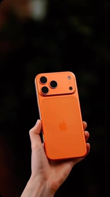 iPhone laranja na mão